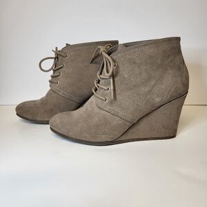 Arizona Jeans Lexie Lace Up Wedge Ankle Booties Womens Size 8 Taupe
